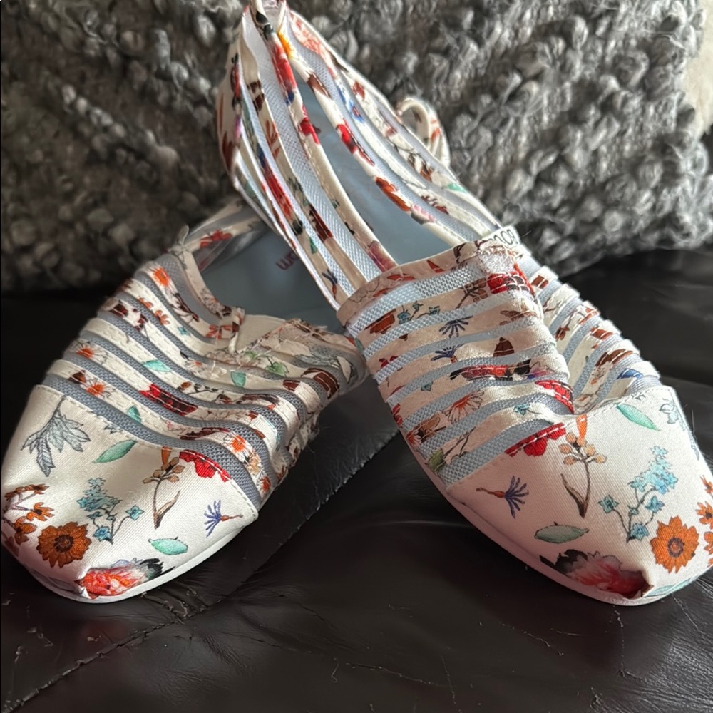 Skechers “Bobs” Slip-Ons with Nature-Inspired Print